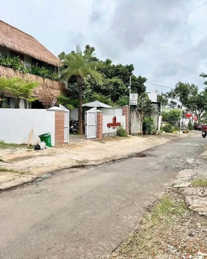 Đất Hẻm 18 Nguyễn Đình Hoàng, Buôn Ma Thuột 135m² giá 4.75 tỷ - Đường rộng, khu dân cư đông đúc!