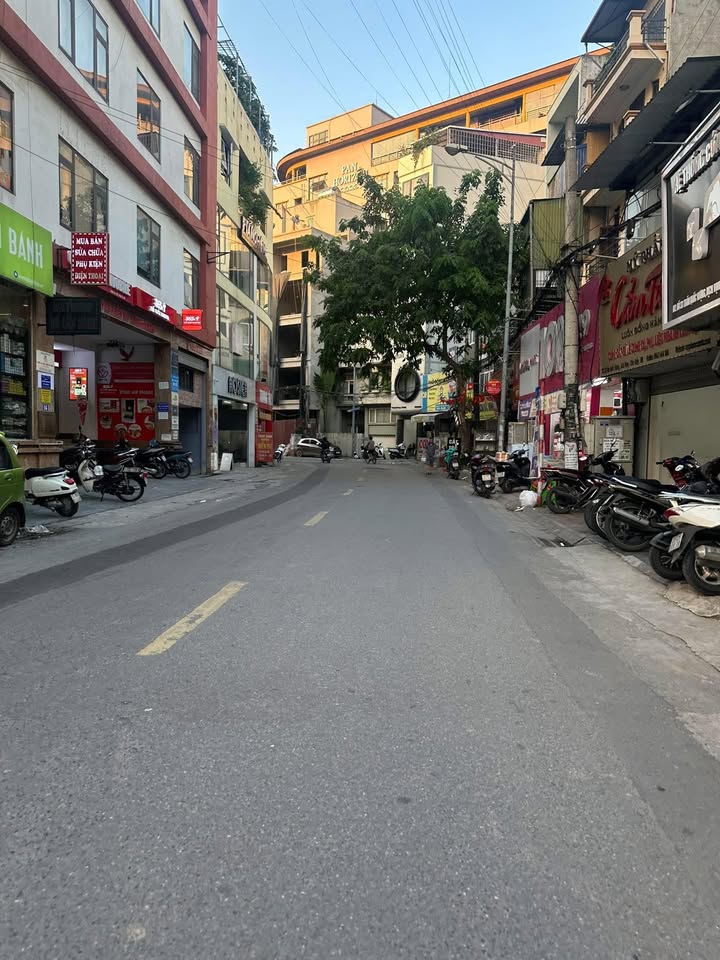 Bán gấp mặt phố Trung Hòa 68m² giá 23 tỷ - Lô góc kinh doanh sầm uất!