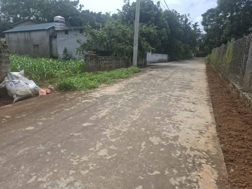 Lô đất Yên Đồng 100m² giá thỏa thuận - Gần sân golf, trục đường bê tông lớn!