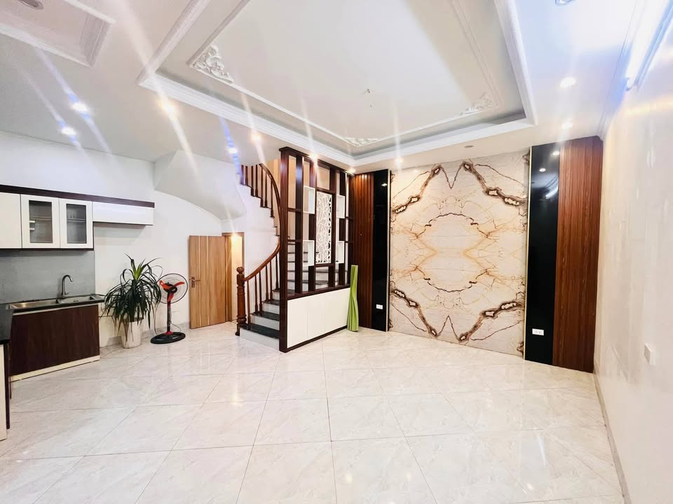 Nhà riêng Hoàng Mai 27m² giá thỏa thuận - Vị trí đắc địa, ô tô tránh!