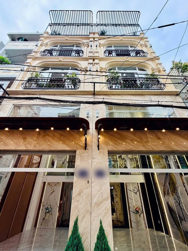 Nhà phố Gò Vấp 64m² giá 11.9 tỷ - Có thang máy, gần chợ và trường học!