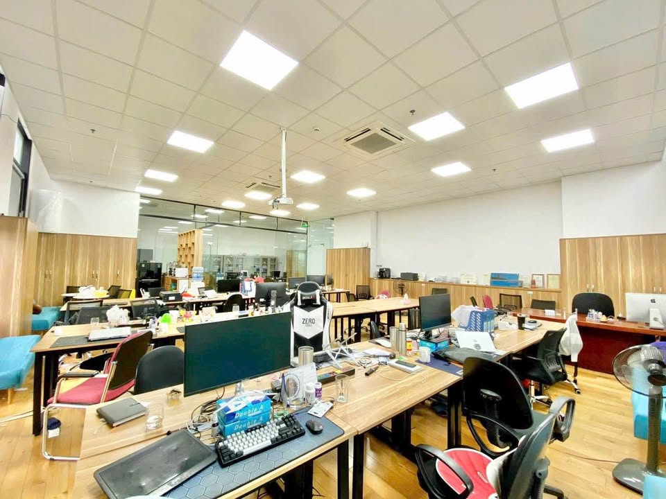 Cho thuê văn phòng tại Tố Hữu, Nam Từ Liêm 130m² giá 28.6 triệu - Sẵn nội thất hiện đại!