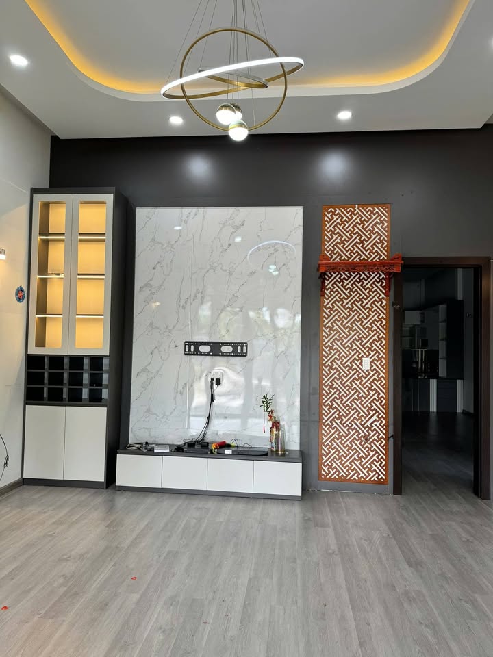 Nhà cấp 4 mặt tiền đường nhựa La Ngà 640.5m² - Sổ hồng riêng, giá thỏa thuận!