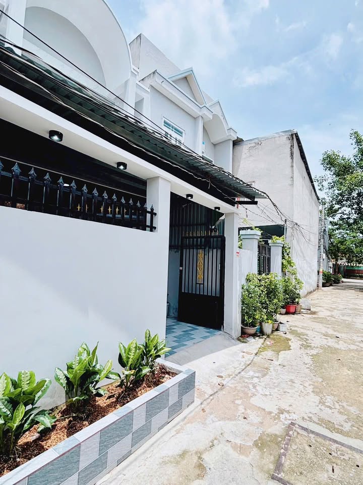 Nhà đẹp 1 lầu tại Tân Kim, Cần Giuộc 100m² giá 2.8 tỷ - Thiết kế hiện đại, đầy đủ nội thất!