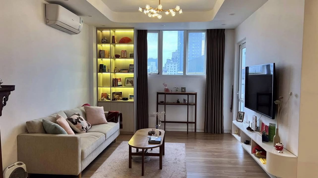 Căn hộ CT2 Hoàng Cầu 2N1K giá thỏa thuận - Cho thuê nhà đẹp, vị trí đắc địa!