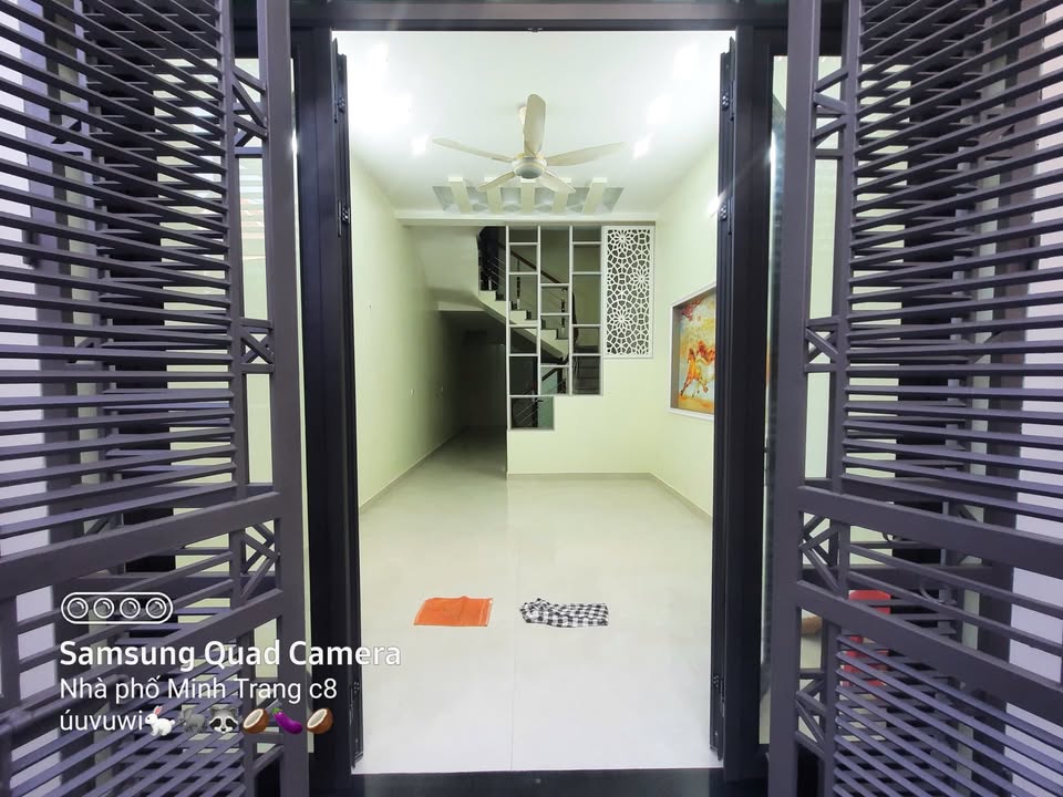 Nhà phố Hoàng Quý, Hải Phòng 48m² giá 3.6 tỷ - Sổ hồng chính chủ, hướng Tây