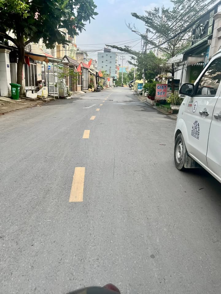 Dãy trọ mặt tiền Lã Xuân Oai, Thủ Đức 113.8m² giá 10.2 tỷ - Đầu tư sinh lời ngay!