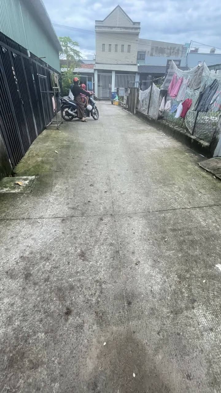 Bán nhà 2 tầng Hóc Môn 73m² giá 3 tỷ - Phong thủy đẹp, tiện ích đầy đủ!