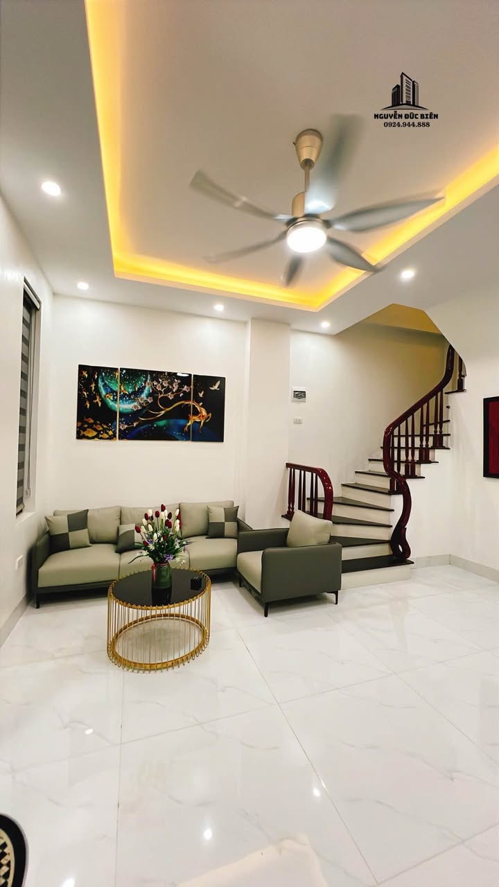 Nhà 3 tầng đẹp tại Quang Trung, Thái Bình - Giá 2.2 tỷ - Sẵn sàng dọn vào ở ngay!