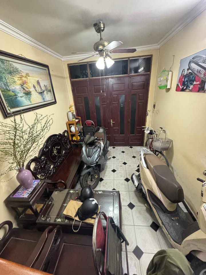 Nhà ngõ Văn Chương, Đống Đa, 27m² giá thỏa thuận - Sát mặt phố Tôn Đức Thắng, lô góc!