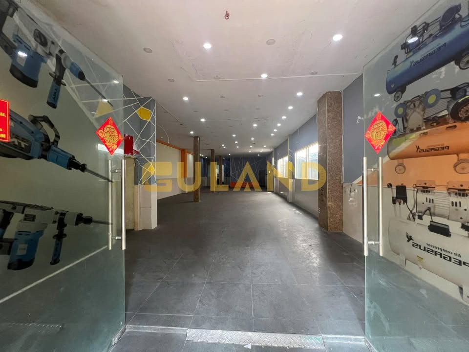 Cho thuê nguyên căn mặt tiền đường Tạ Uyên, quận 11 - Diện tích 329m², giá 98 triệu/tháng - Kinh doanh đa ngành nghề!