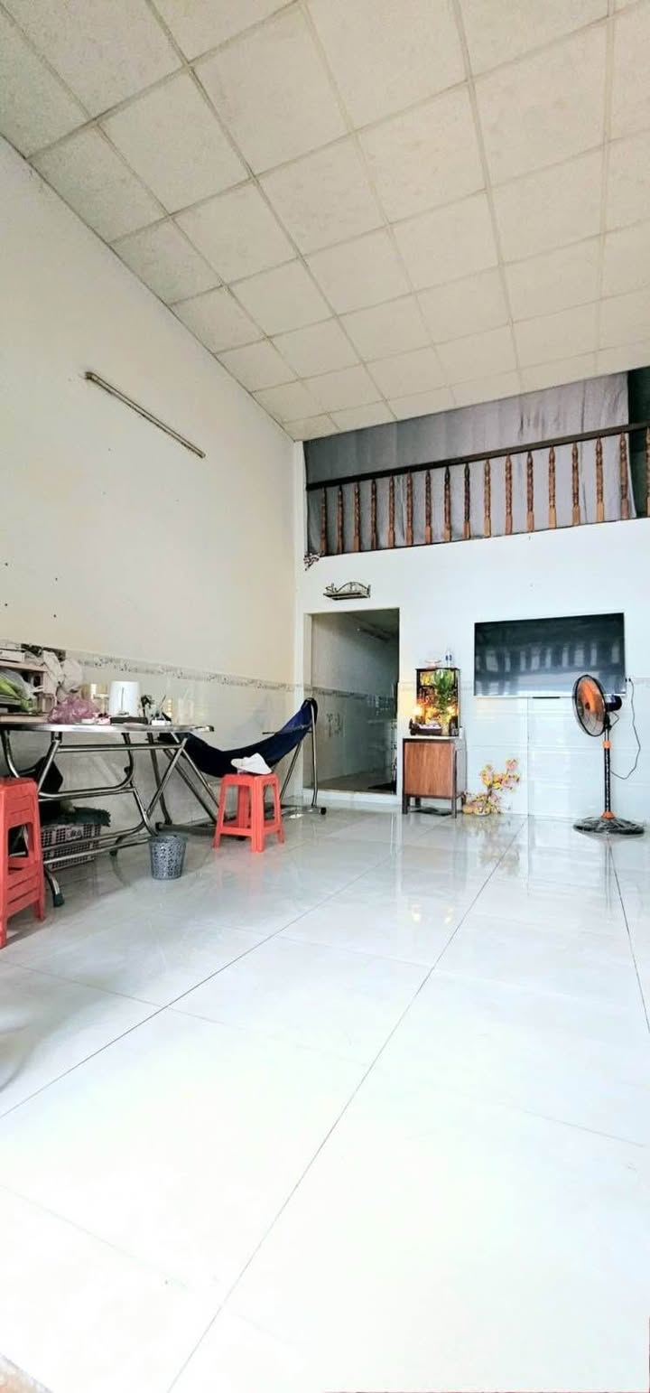 Nhà Hóc Môn 66m² giá 1.95 tỷ - Dọn vào ở ngay, gần chợ!