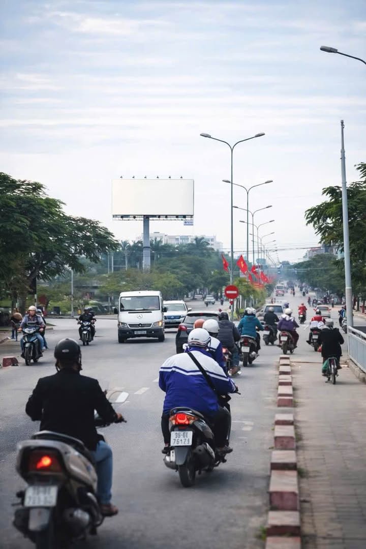 Nhà mặt đường Phạm Văn Đồng, Hải Phòng 139m² giá 9.3 tỷ - Vị trí đắc địa, kinh doanh sầm uất!