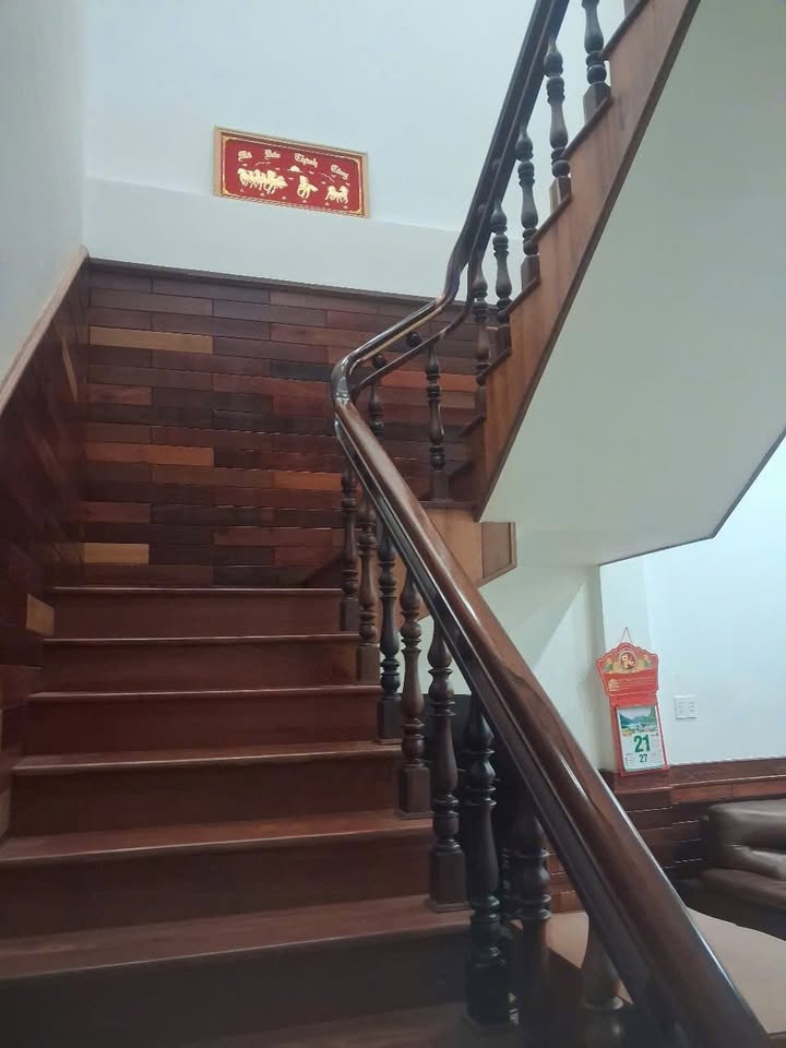 Nhà phố Liên Nghĩa - 185m² giá 6.5 tỷ - Gần chợ và trung tâm mua sắm!