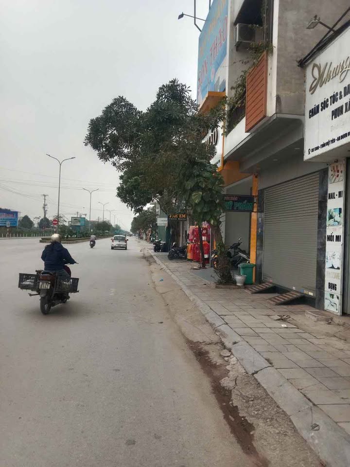 Nhà mặt tiền đường An Dương Vương, phường Quảng Phú, 128m² giá 4 tỷ - Kinh doanh sầm uất!