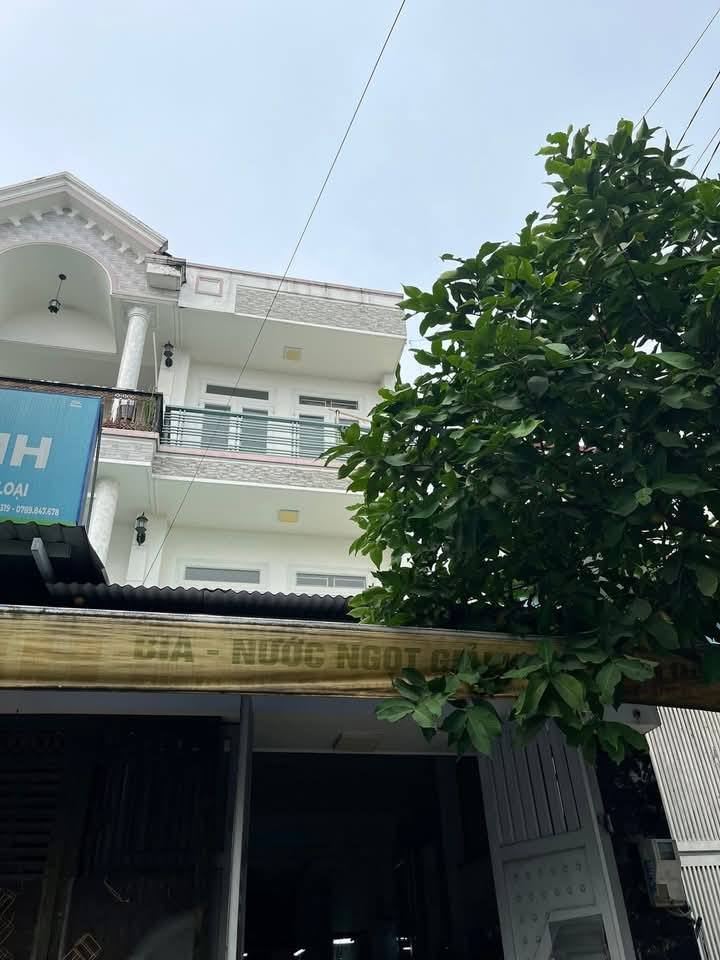 Cho thuê mặt tiền Xuân Thới Thượng 4x24m giá 10 triệu - Kinh doanh sầm uất!