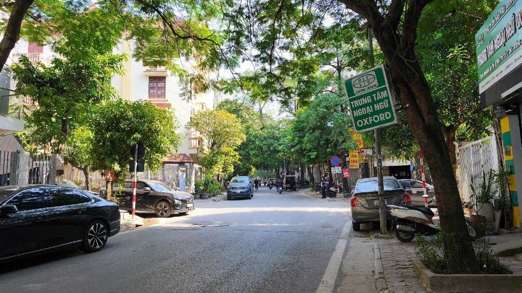 Bán nhà mặt phố Văn Quán 62m² giá 22.5 tỷ - Kinh doanh sầm uất với thang máy