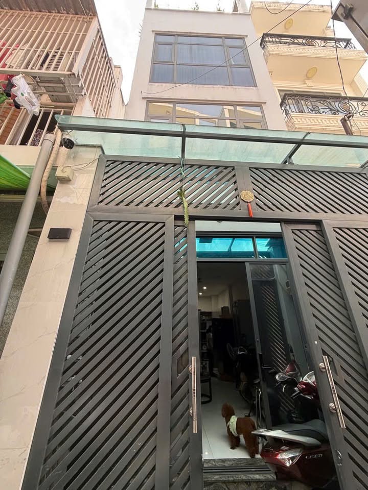 Nhà phố tại đường Khánh Hội, quận 4, 43m² giá 6 tỷ - Sẵn sàng vào ở ngay với đầy đủ nội thất!