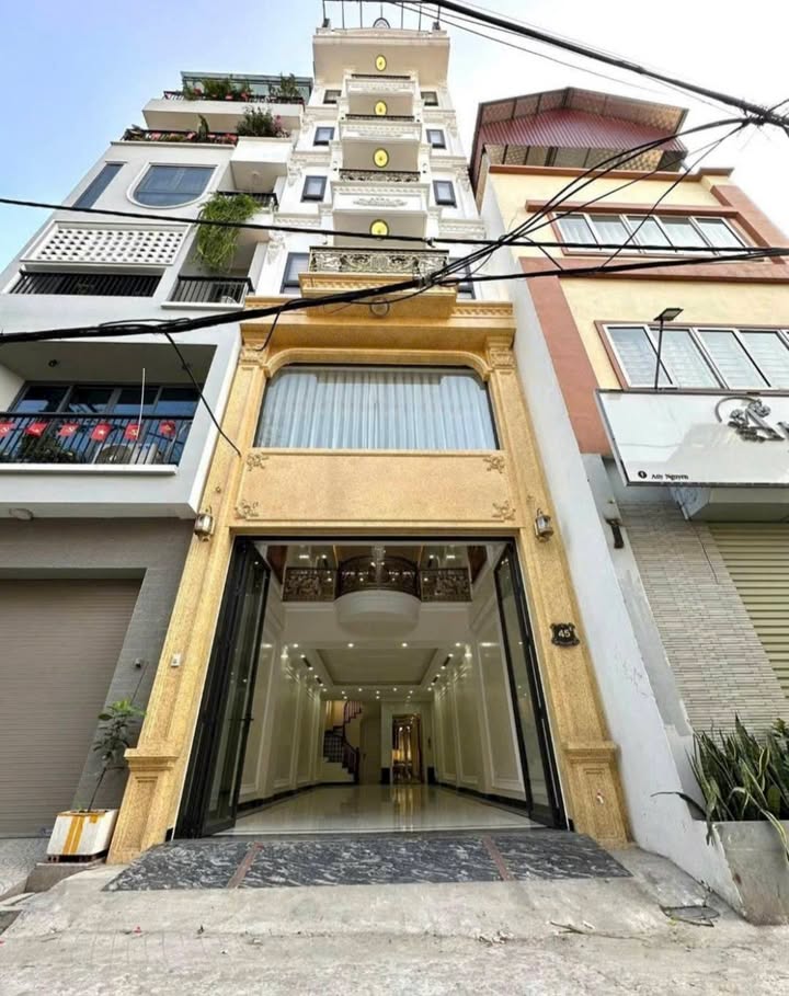 Nhà đẹp Thạch Bàn Long Biên 77m² giá thỏa thuận - Phong cách tân cổ điển sang trọng!