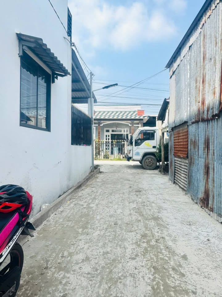 Nhà cấp 4 có gác lửng tại xã Mỹ Lộc, 100m² giá 1.586 tỷ - Sổ đỏ chính chủ!