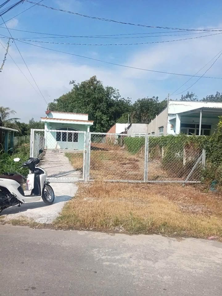 Nhà cấp 4 mặt tiền đường nhựa Đất Cuốc, Bắc Tân Uyên 420m² - Giá chỉ 2 tỷ!