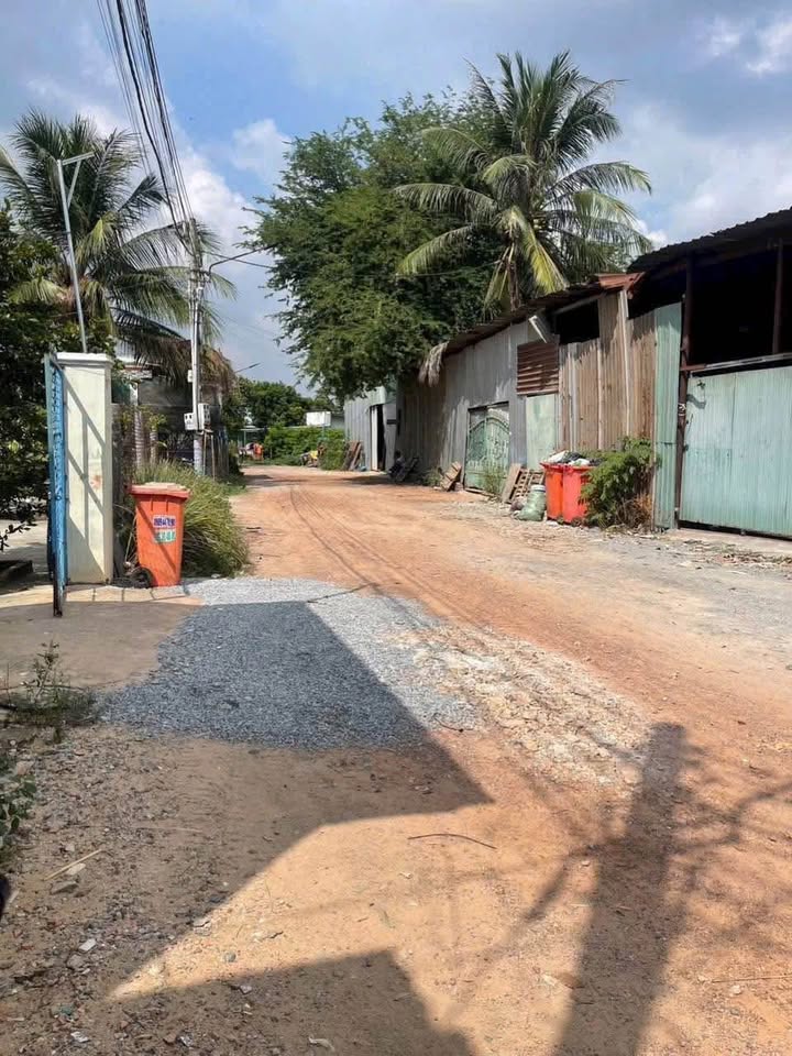 Dãy trọ Khánh Bình, Tân Uyên 150m² giá 2.4 tỷ - Đầu tư sinh lời ngay!