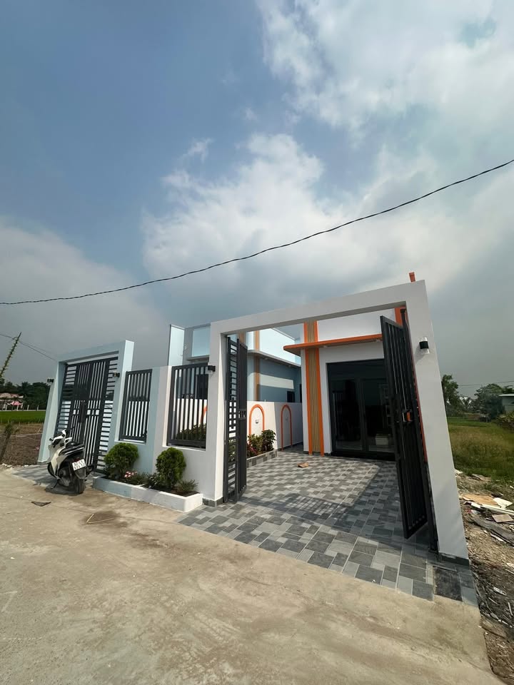 Nhà cấp 4 mới hoàn thiện tại Long Khê, 150m² giá 2.1 tỷ - Nhà đẹp lung linh chờ đón bạn!