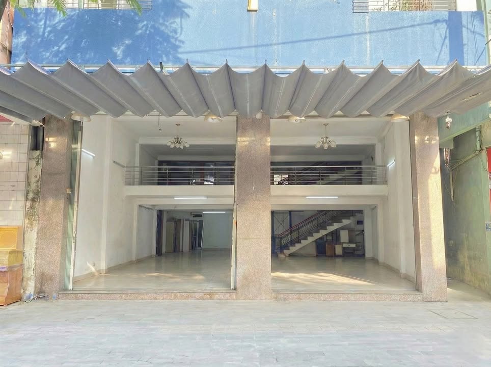 Cho thuê mặt bằng LÔ ĐÔI mặt tiền đường Ông Ích Khiêm - Diện tích 140m², giá 72 triệu/tháng - Khu vực sầm uất nhất Đà Nẵng!