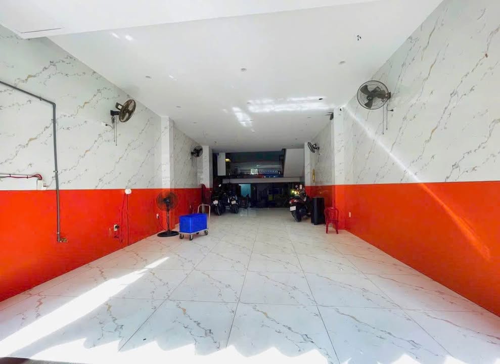 Nhà cho thuê 4 tầng mặt tiền Hoàng Diệu 161m² giá 43 triệu - Kinh doanh mọi lĩnh vực!