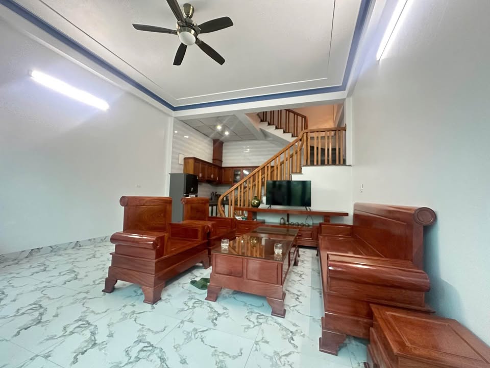 Nhà 3,5 tầng Quảng Hưng 41.4m² giá 3 tỷ - Không thể bỏ lỡ!