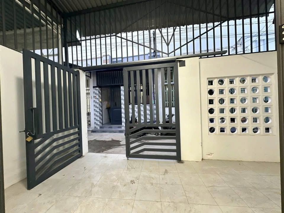 Nhà nguyên căn cho thuê tại hẻm 136 Lê Quang Đạo, Phan Thiết 100m² - An ninh, thoáng mát!