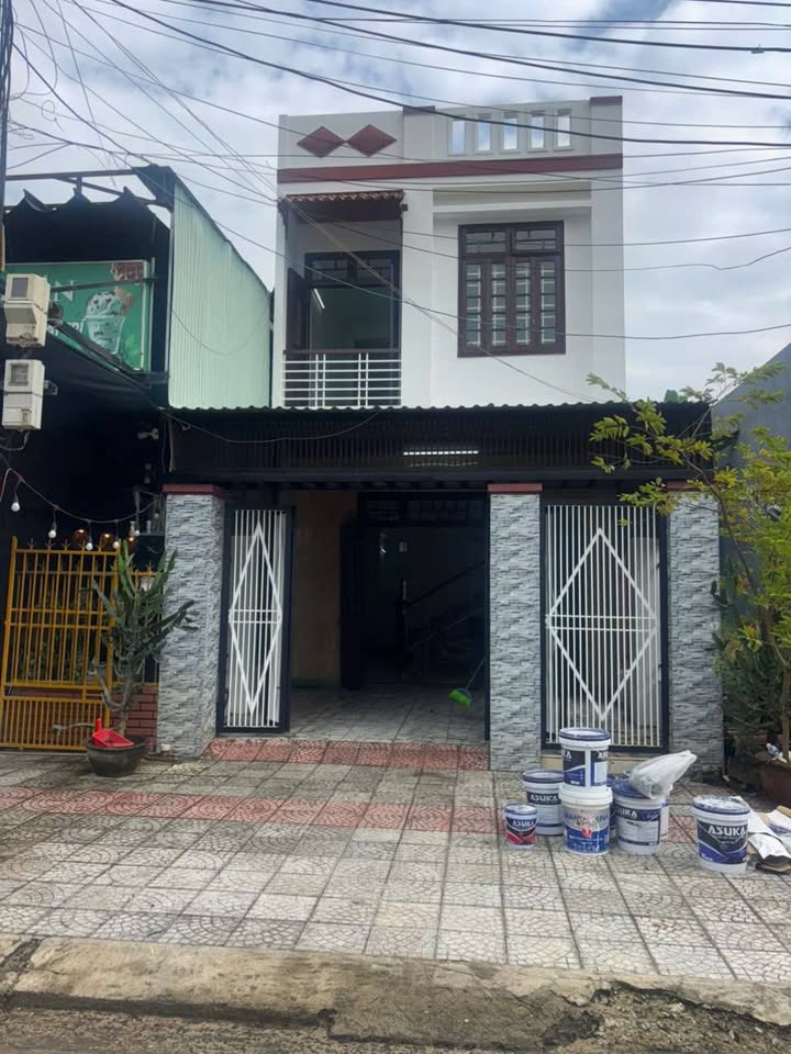 Nhà 2 mê đường Đá Bàn 4, Hòa Xuân 100m² giá 4.65 tỷ - Sẵn sàng vào ở ngay!