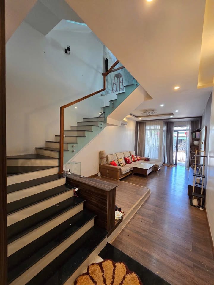 Nhà cho thuê đường Võ Văn Tần, Phú Trinh, Phan Thiết 3 tầng - Thiết kế đẹp, giá chỉ 10 triệu!