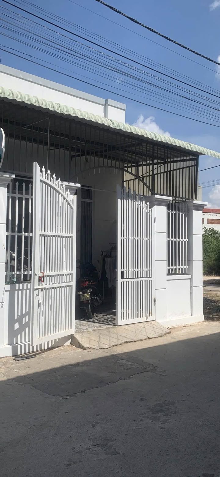 Nhà riêng Phong Nẫm Phan Thiết 100m² giá 2.2 tỷ - Thiết kế hiện đại, tiện nghi đầy đủ!