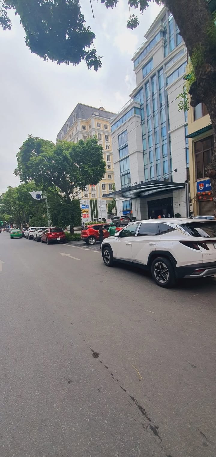 Bán nhà mặt phố Phan Chu Trinh, Hoàn Kiếm 60m² giá 35 tỷ - Vị trí đắc địa, kinh doanh sầm uất!