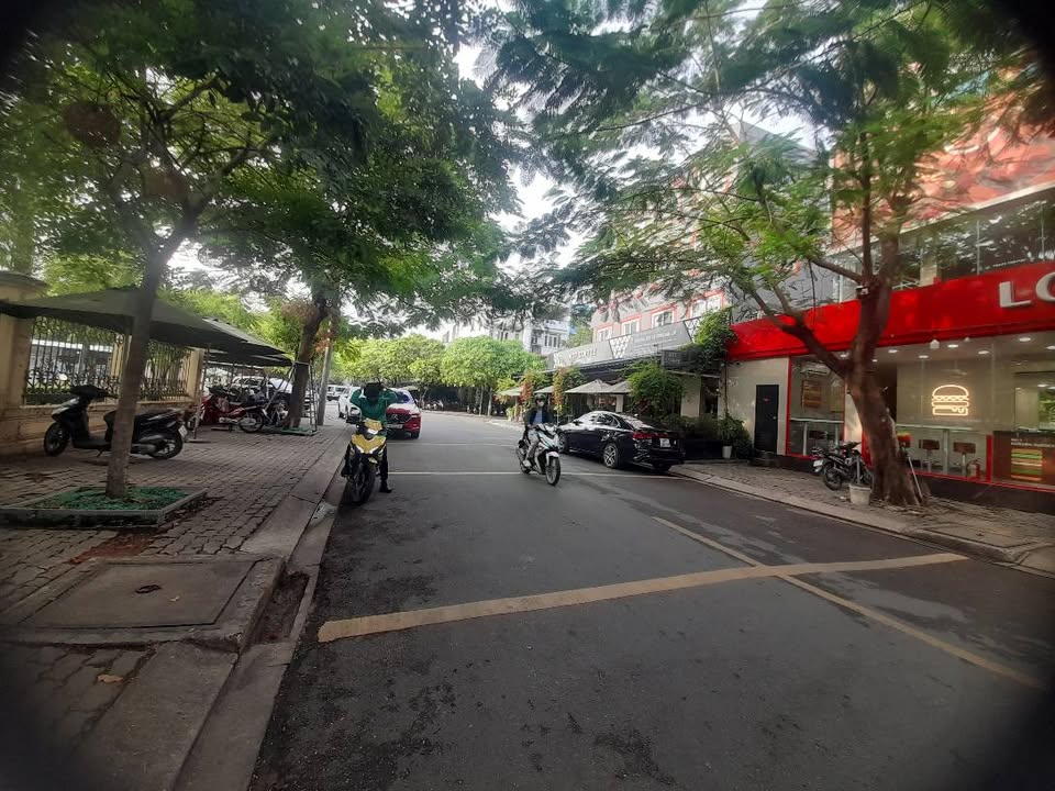 Nhà phố Trần Đức Thảo, Thủ Đức, 75m² giá 8.8 tỷ - Khu vực sầm uất, tiện ích đầy đủ!