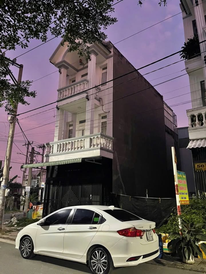 Nhà Trệt 2 Lầu Trục Chính N1 Tân Bình Dĩ An 65m² Giá 4.9 Tỷ - Đầu Tư Hiệu Quả!