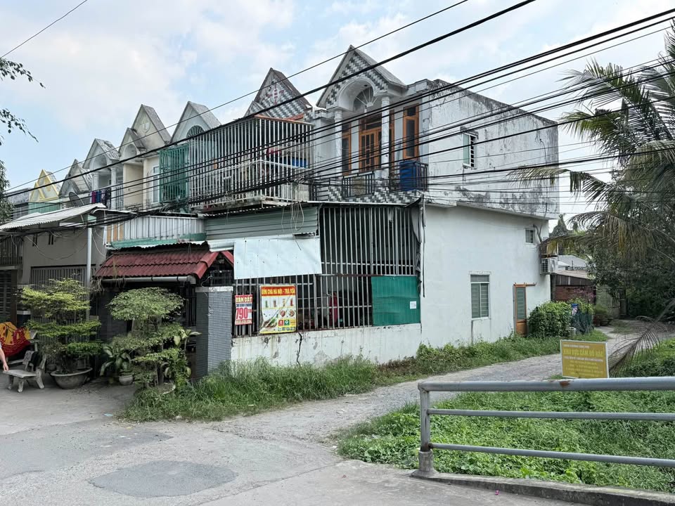 Nhà lầu sân xe hơi mặt tiền Vĩnh Phú 21, Thuận An, 71m² giá 3.3 tỷ - Đầu tư sinh lời!