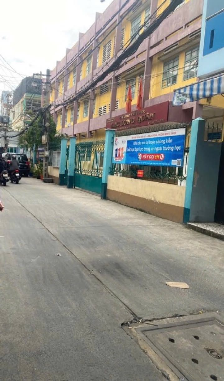 Nhà Tân Bình 38m² giá 9.5 tỷ - Mặt tiền Lạc Long Quân, chính chủ!