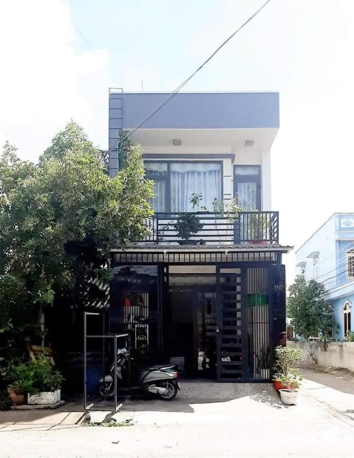 Nhà Bến Lức 32m² giá 1.8 tỷ - Vị trí đắc địa, sẵn sàng ở ngay!