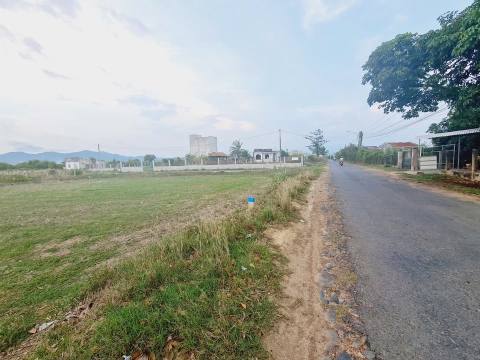 Đất thổ cư 189.9m² Hàm Liêm - Mặt tiền đường nhựa, sổ đỏ chính chủ