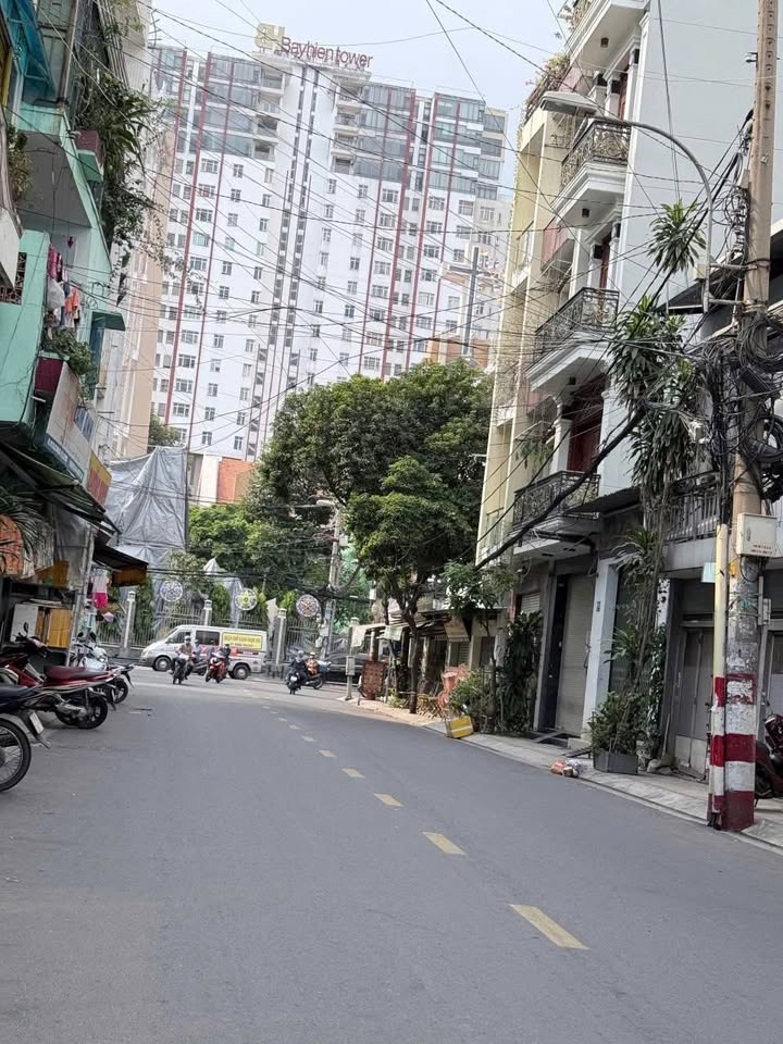 Nhà xây CHDV Lạc Long Quân, Tân Bình 80m² giá 8.6 tỷ - Cơ hội đầu tư sinh lời!