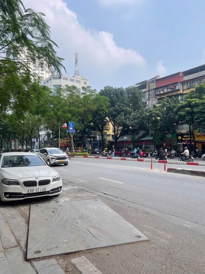 Căn hộ tập thể Đống Đa 90m² giá thỏa thuận - Vị trí mặt phố Láng Hạ siêu đẹp!