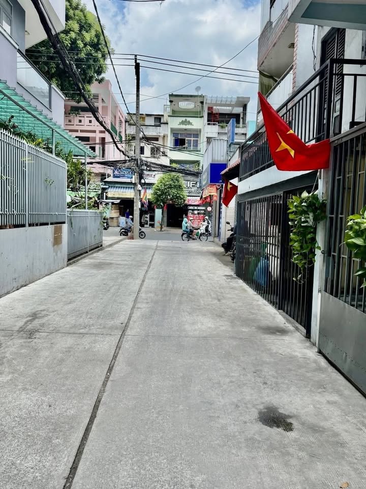 Nhà đẹp Q.11 Lạc Long Quân 47m² giá 8.78 tỷ - Ô tô vào nhà!