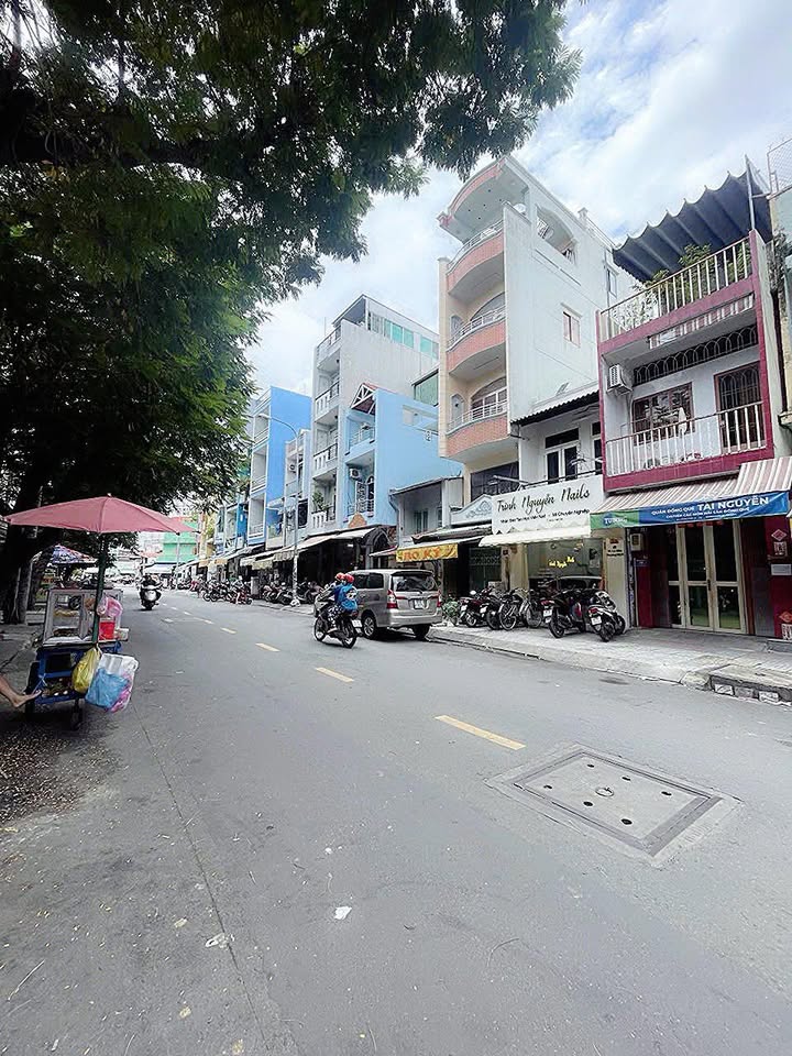 Nhà Lò Siêu, Phường Minh Phụng, Quận 11 - Diện tích 42m² giá 10.8 tỷ - Đang cho thuê!