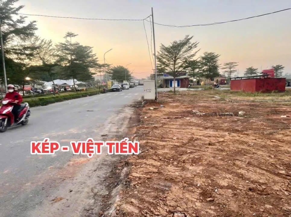 Đất nền mặt Quốc lộ 37, xã Việt Tiến, 200m² giá 7 tỷ - Sổ đỏ chính chủ!