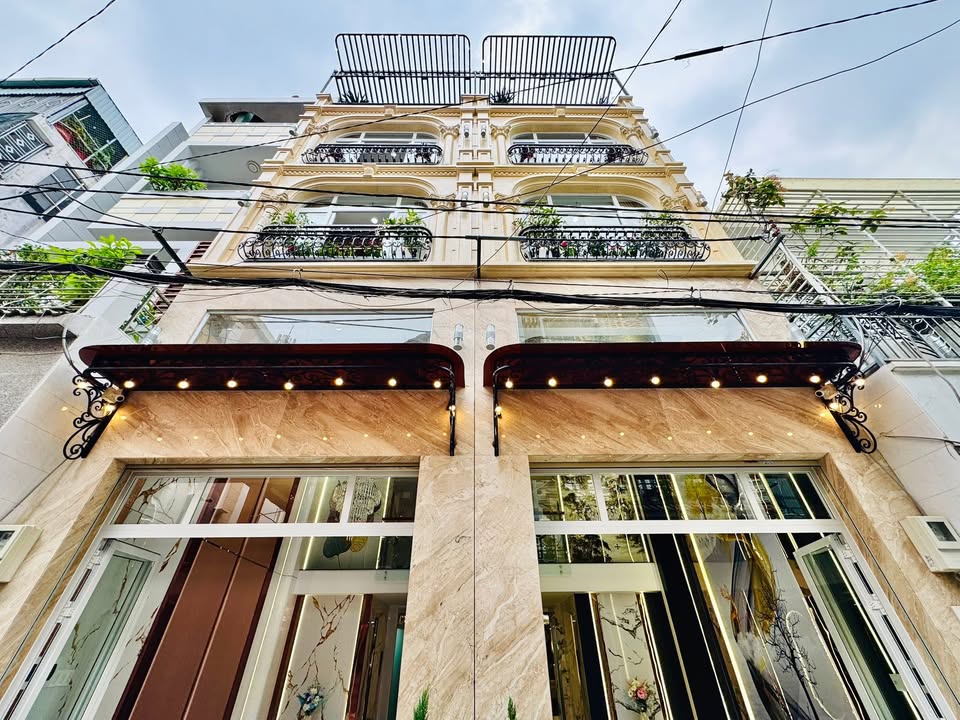 Nhà đẹp Gò Vấp 64m² giá 11.9 tỷ - Thang máy, full nội thất!