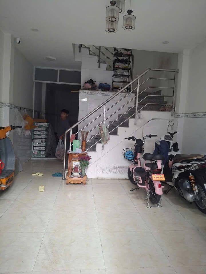 Nhà 3 tầng Mã Lò, Bình Tân 52m² giá 5.2 tỷ - Vị trí đắc địa, tiện ích đầy đủ!