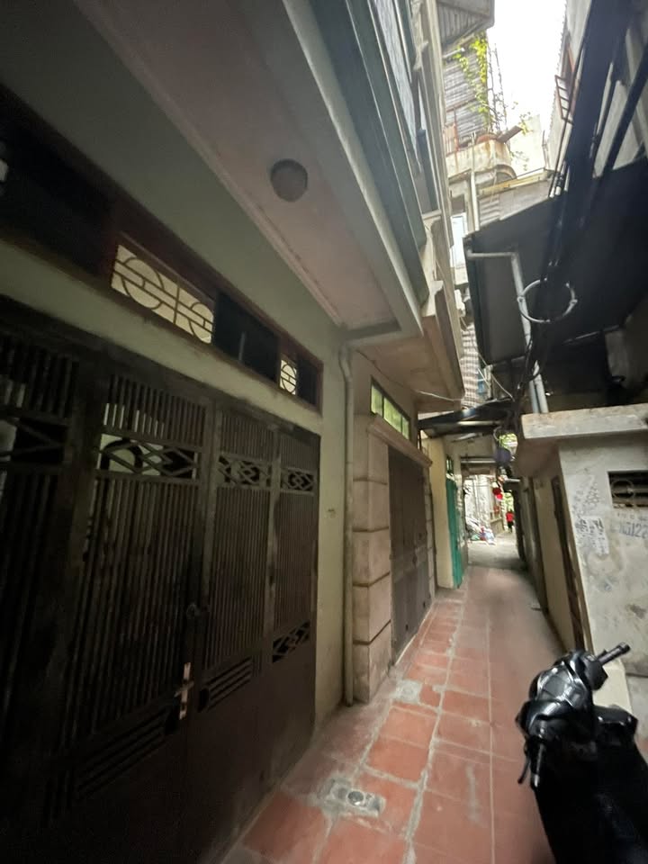 Nhà phố Hàm Long, quận Hoàn Kiếm, 34m² giá 12.2 tỷ - Ngõ rộng, gần Hồ Gươm!