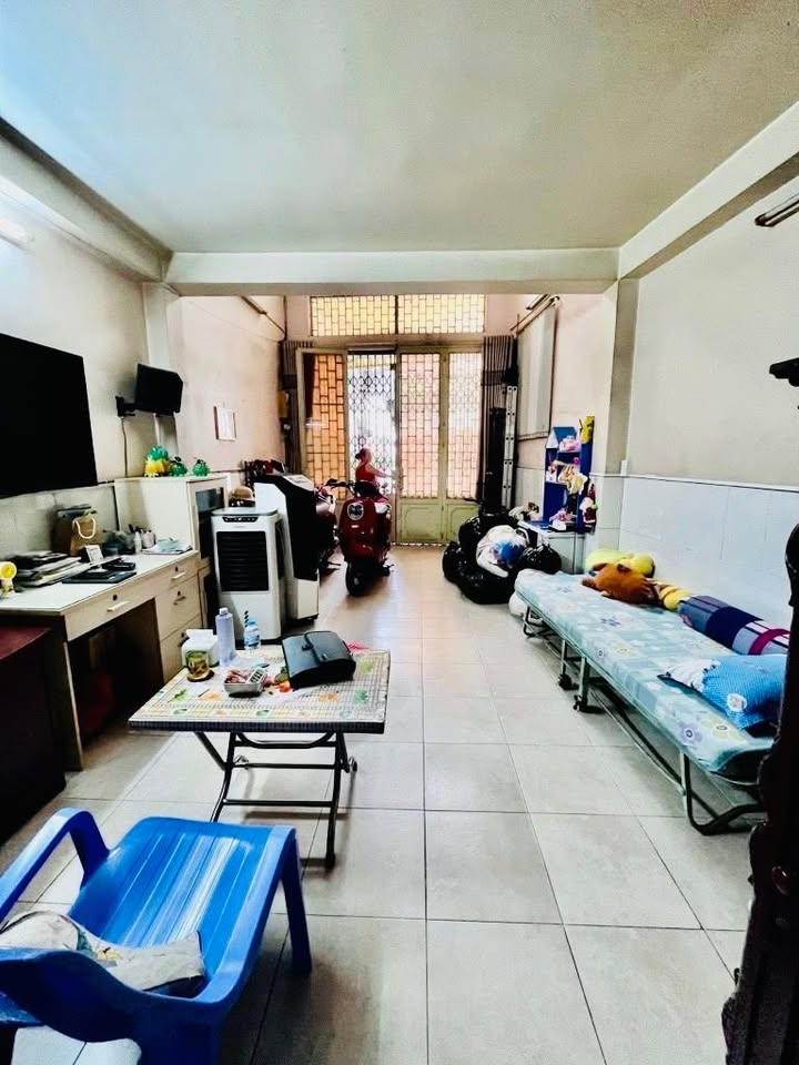 Nhà 4 tầng mặt tiền đường 3 Tháng 2, Quận 10 - 50m² giá 8.19 tỷ - Vị trí đắc địa gần trung tâm!